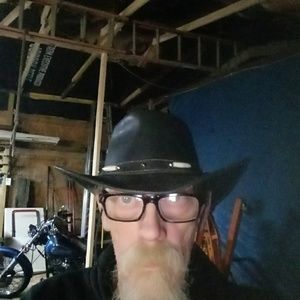 Meet your Posher, Dennis